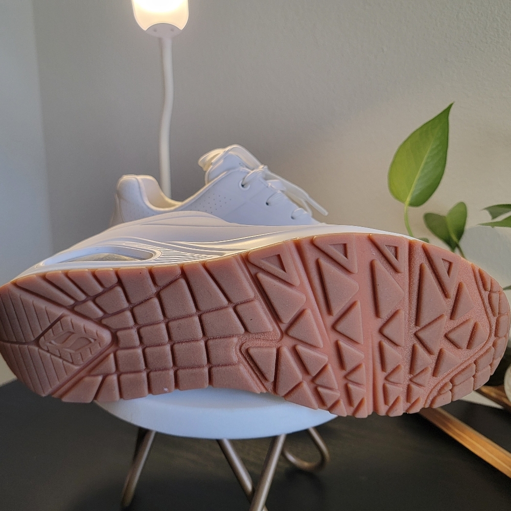 Like New Women's Skechers Street Uno Stand On Air White Sneakers - 9.5 Wide - Picture 4 of 14